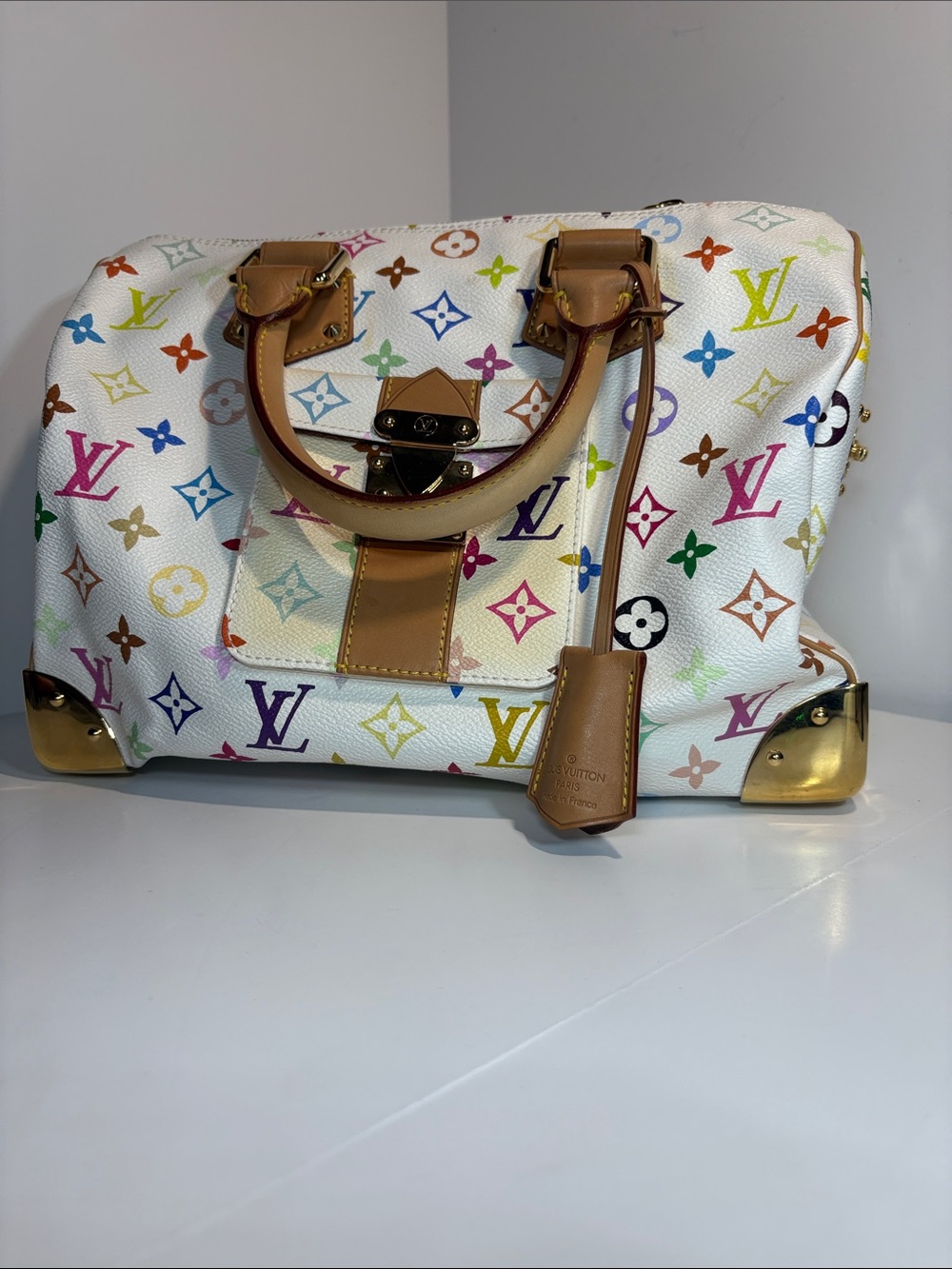 Lv Murakami speedy .. excellent beside yellowing on pocket.. petina way lighter